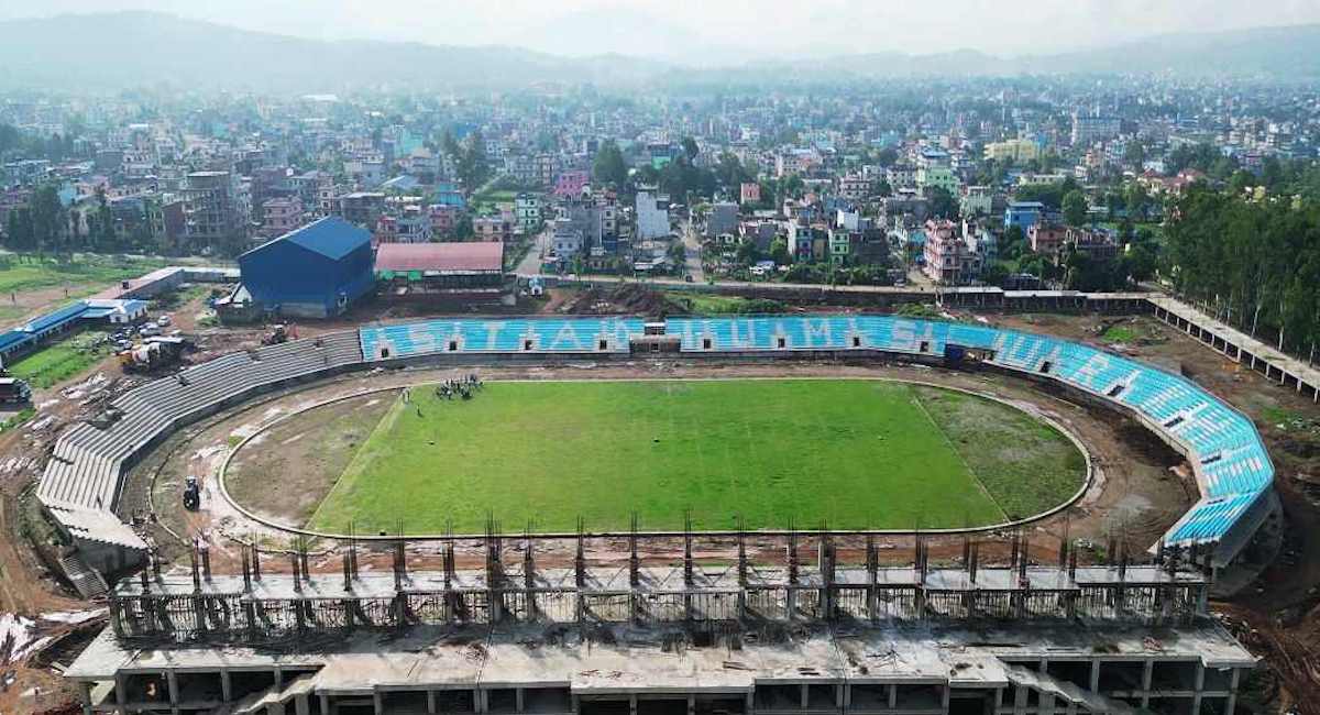 सुर्खेतमा निर्माणाधीन कर्णाली रंगशाला। तस्विर :  सुशिल खड्का